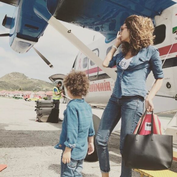 Chloé Mortaud et son fils Matis en vacances à Saint-Barthélemy. Avril 2017.