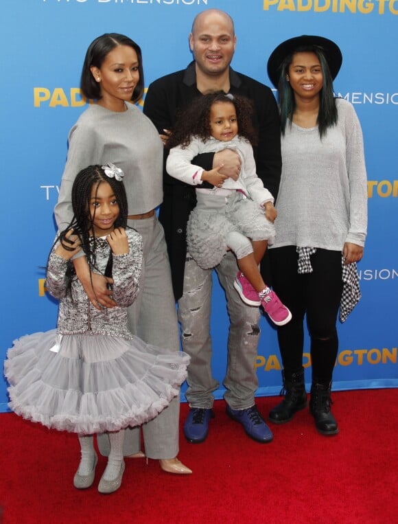 Melanie Brown (Mel B), son mari Stephen Belafonte et ses enfants Angel, Madison et Phoenix à la Première du film "Paddington" au Chinese Theatre à Hollywood. Le 10 janvier 2015