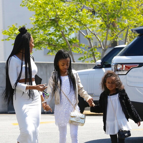 Melanie Brown (Mel B) va faire du shopping chez Rite Aid avec ses filles Madison et Angel à Beverly Hills, le 8 avril 2017