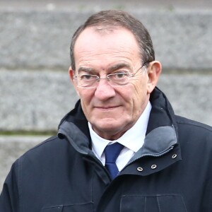 Jean-Pierre Pernaut - Sortie de la cérémonie religieuse des obsèques de Françoise Pernaut (Pillot) en la cathédrale Notre-Dame d'Amiens, France, le 19 octobre 2016, pour l'inhumation au cimetière de Bouvaincourt-sur-Bresle. © Crystal Pictures/Bestimag