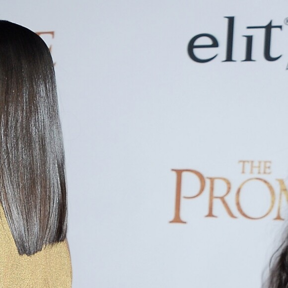 Kim et Kourtney Kardashian à l'avant-première du film "The Promise" au TCL Chinese Theatre à Hollywood, Los Angeles, le 12 avril 2017