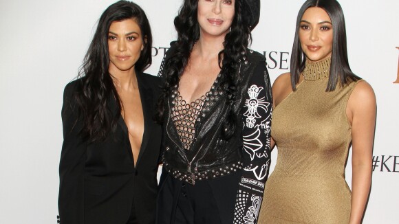 Kourtney et Kim Kardashian : Sexy sur le tapis rouge pour une soirée avec Cher