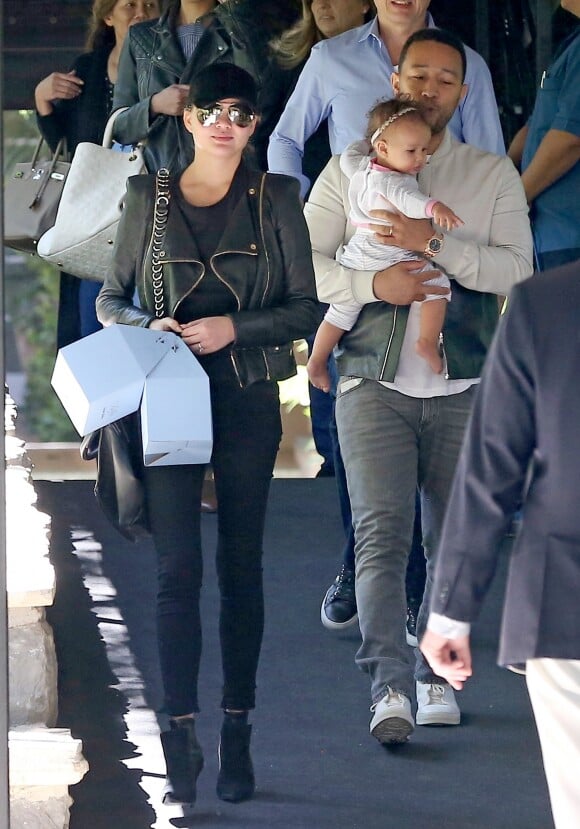 John Legend, sa femme Chrissy Teigen et leur fille Luna à Los Angeles, le 9 avril 2017.