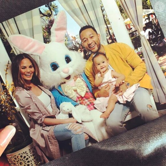 Chrissy Teigen, John Legend et leur fille Luna fêtent Pâques. Avril 2017.