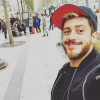 Saad Lamjarred pose sur les Champs-Elysées, le 25 octobre 2016.