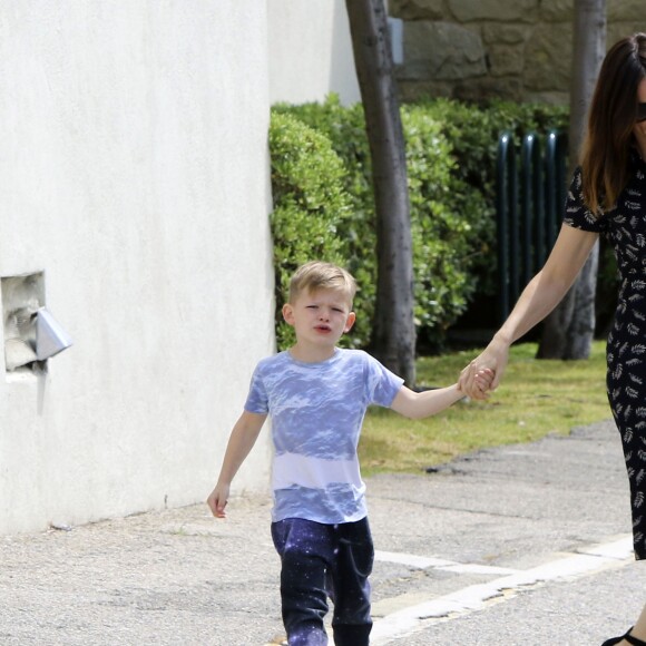 Jennifer Garner et Ben Affleck se rendent à l'église avec leurs enfants Violet, Seraphina et Samuel à Los Angeles, le 9 avril 2017