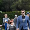 Ben Affleck emmène sa fille Seraphina jouer à un match de football dans un parc à Los Angeles, le 8 avril 2017