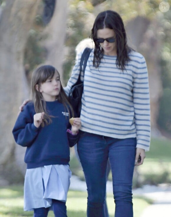 Jennifer Garner accompagne sa fille Seraphina rendre visite à une des ses amies à in Los Angeles, le 10 avril 2017