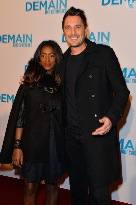 Vincent Cerutti et sa compagne Hapsatou Sy lors de l'avant-première du film "Demain tout commence" au Grand Rex à Paris le 28 novembre 2016.