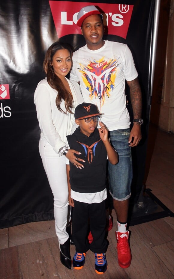 Carmelo Anthony avec sa femme La La (Vazquez) et leur fil Kiyan en septembre 2013 à New York lors du défilé Kids Rock.