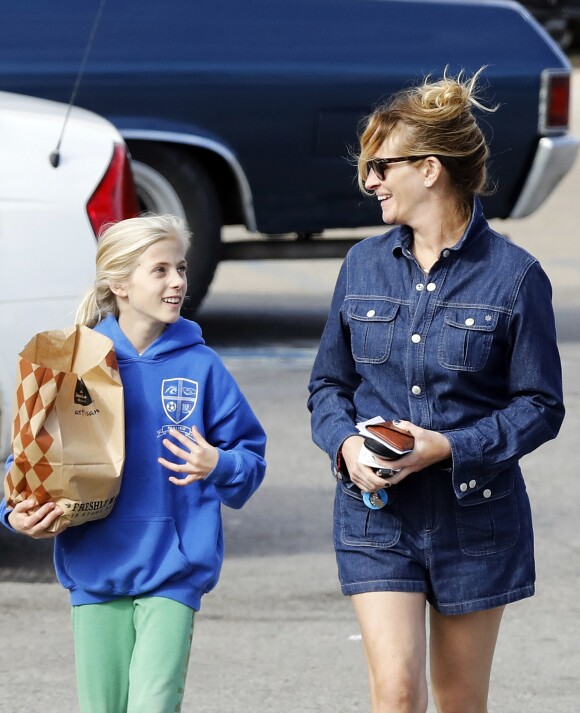 Exclusif - Julia Roberts est allée faire des courses avec sa fille Hazel Moder au magasin Pavillon à Malibu. Le 9 janvier 2017