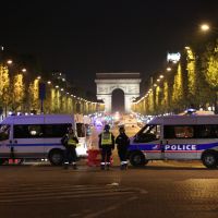 Fusillade des Champs-Élysées: Nabilla, Karine Ferri, Omar Sy... Les stars choquées