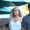 Kylie Jenner et son petit ami le rappeur Tyga se balade en amoureux dans les rues de Beverly Hills, le 8 novembre 2016.