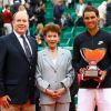 Le prince Albert II de Monaco a félicité Rafael Nadal pour sa victoire lors du Monte Carlo Rolex Masters 2017 sur le court Rainier III du Monte Carlo Country Club à Roquebrune Cap Martin le 23 avril 2017. © Olivier Huitel/Pool Monaco/Bestimage