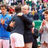 Le prince Albert II de Monaco a félicité Rafael Nadal pour sa victoire lors du Monte Carlo Rolex Masters 2017 sur le court Rainier III du Monte Carlo Country Club à Roquebrune Cap Martin le 23 avril 2017. © Olivier Huitel/Pool Monaco/Bestimage