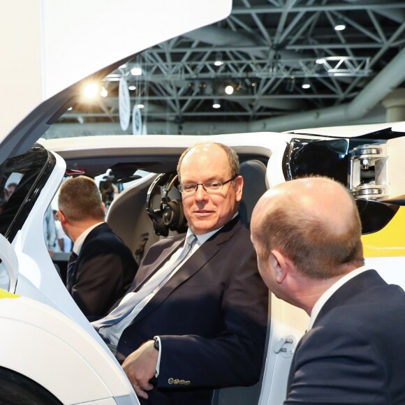 Le prince Albert II de Monaco lors de l'inauguration du salon Top Marques au Grimadi Forum à Monaco. © O. Huitel / Pool Restreint / Bestimage