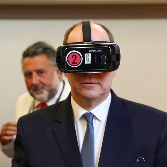 Le prince Albert II de Monaco lors de l'inauguration du salon Top Marques au Grimadi Forum à Monaco. © O. Huitel / Pool Restreint / Bestimage