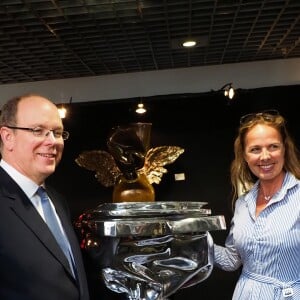 Le prince Albert II de Monaco lors de l'inauguration du salon Top Marques au Grimadi Forum à Monaco. Il a pu y admirer une Bentley incrustée de 2 millions de diamants, une voiture volante Aéromobile et une voiture hélicoptère. Le 20 avril 2017 © J.C. Vinaj / Pool Restreint / Bestimage