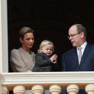 Le prince Albert II de Monaco, la princesse Charlene et leurs enfants le prince Jacques de Monaco et la princesse Gabriella au balcon du palais princier lors de la procession de Sainte Dévote à Monaco. Le 27 janvier 2017. © Claudia Albuquerque / Bestimage