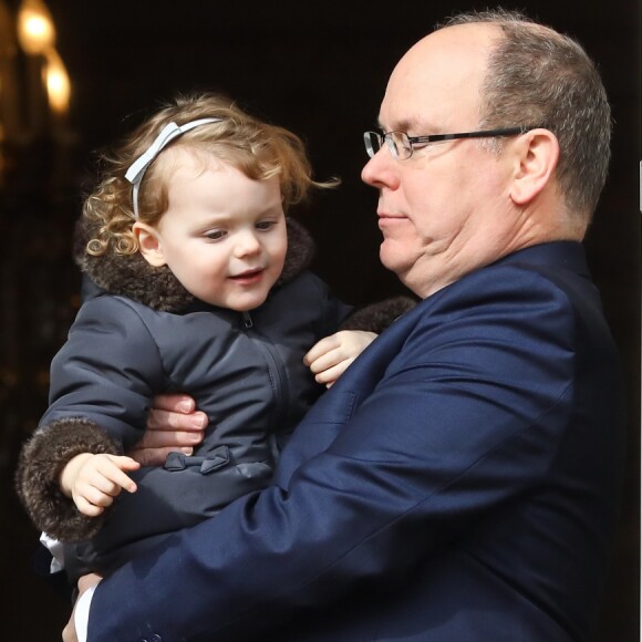 Le prince Albert II de Monaco, la princesse Charlene et leurs enfants le prince Jacques de Monaco et la princesse Gabriella au balcon du palais princier lors de la procession de Sainte Dévote à Monaco le 27 janvier 2017. © Olivier Huitel / Pool restreint Monaco / Bestimage