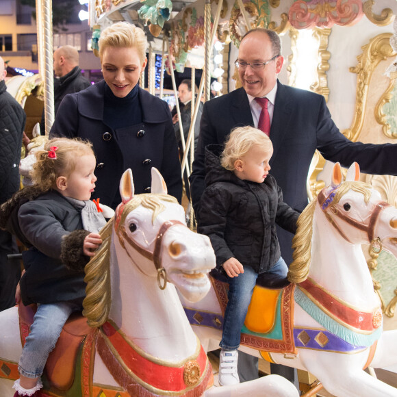 Le prince Albert II de Monaco, son épouse la princesse Charlene et leurs enfants le prince Jacques et la princesse Gabriella pendant l'inauguration du Village de Noël à Monaco le 3 décembre 2016. © Eric Mathon/Palais Princier/Pool restreint Monaco/Bestimage