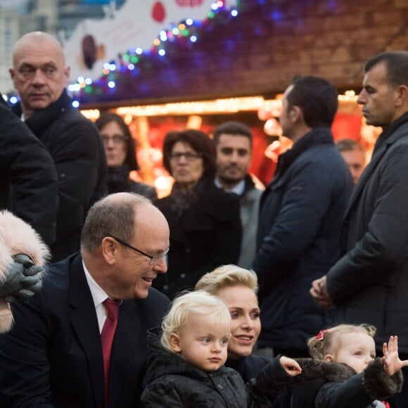 Le prince Albert II de Monaco, son épouse la princesse Charlene et leurs enfants le prince Jacques et la princesse Gabriella pendant l'inauguration du Village de Noël à Monaco le 3 décembre 2016. © Eric Mathon/Palais Princier/Pool restreint Monaco/Bestimage