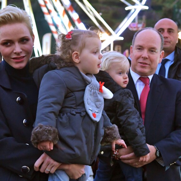 Semi-exclusif - Le prince Albert II de Monaco, son épouse la princesse Charlene et leurs enfants le prince Jacques et la princesse Gabriella pendant l'inauguration du Village de Noël à Monaco le 3 décembre 2016. © Charly Gallo / Gouvernement Princier /Pool restreint Monaco/Bestimage