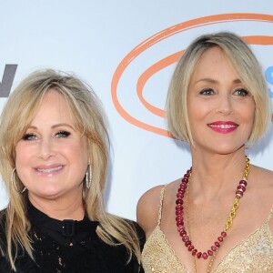 Les soeurs Kelly et Sharon Stone - Soirée caritative "Lupus LA's 2017 Orange Ball: Rocket To A Cure Gala" à Los Angeles le 22 avril 2017.