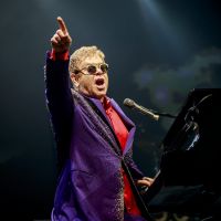 Elton John "gravement malade" : L'icône a été hospitalisée d'urgence...