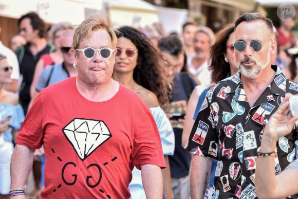 Elton John et son mari David Furnish passent une journée à Portofino avec des amis le 27 août 2016.