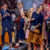 Grosse ambiance avec la famille royale sur scène ! Le roi Willem-Alexander des Pays-Bas fêtait en famille et en public, entouré notamment de sa femme la reine Maxima et leurs filles les princesses Catharina-Amalia, Alexia et Ariane, son 50e anniversaire le 27 avril 2017 à l'occasion de grandes célébrations à Tilburg, dans le sud du pays.