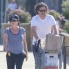 Exclusif - Shannen Doherty et son mari Kurt Iswarienko vont faire des courses à Malibu, le 22 avril 2017. Shannen semble reprendre goût à la vie après ses séances de chimiothérapie suite à son cancer du sein. Ses cheveux ont repoussé.  Exclusive - Malibu, CA, USA. April 22, 2017 Shannen Doherty made a rare appearance with her third husband, Kurt Iswarienko, as the pair went grocery shopping in Malibu. Shannen has been very open about her battle with breast cancer and although she lost most of her hair undergoing radiation treatment, it is now growing back and she seemed in good spirits as she shopped.22/04/2017 - Malibu