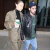 Gigi Hadid et son compagnon Zayn Malik sortent d'un immeuble main dans la main à New York. Les amoureux viennent de fêter les 22 ans de Gigi. Le 25 avril 2017