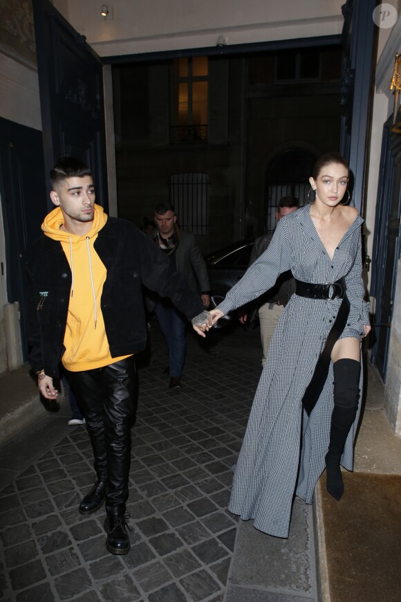 Gigi Hadid et son compagnon Zayn Malik quittent l'hôtel George V pour aller dîner à Paris le 3 mars 2017.