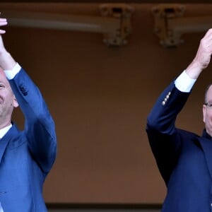 Le prince Albert II de Monaco et Vadim Vasilyev, le vice-président de l'AS Monaco, lors du match AS Monaco - Toulouse FC au stade Louis II à Monaco le 29 avril 2017. © Bruno Bébert / Bestimage