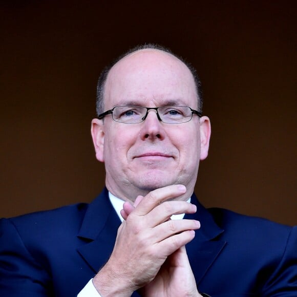 Le prince Albert II de Monaco assiste au match AS Monaco - Toulouse FC au stade Louis II à Monaco le 29 avril 2017. © Bruno Bébert / Bestimage