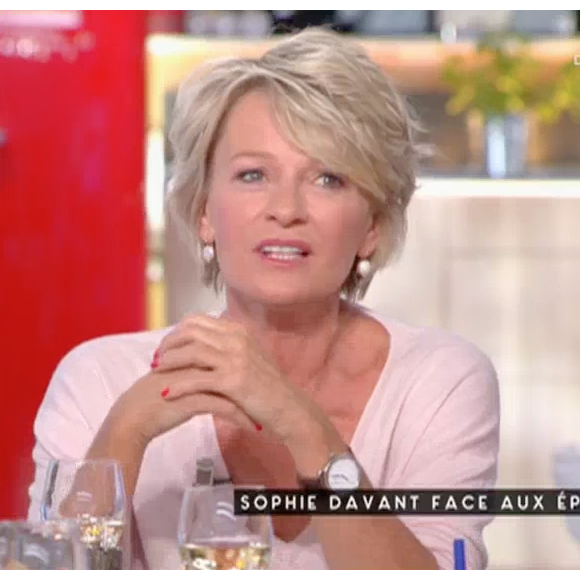 Sophie Davant dans l'émission "C à vous" sur France 5, le 2 mai 2017.