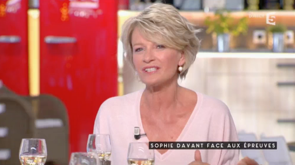 Sophie Davant dans l'émission "C à vous" sur France 5, le 2 mai 2017.