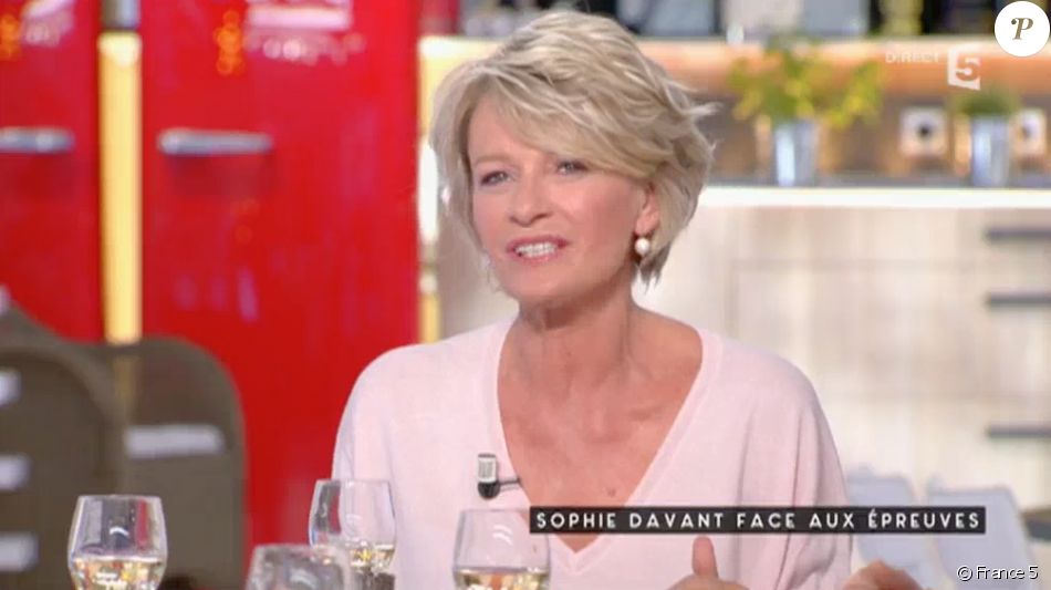 Sophie Davant dans l&#039;émission &quot;C à vous&quot; sur France 5, le 2 mai 2017.