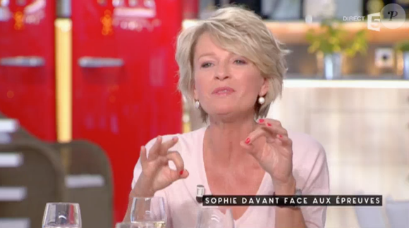 Sophie Davant dans l'émission "C à vous" sur France 5, le 2 mai 2017.