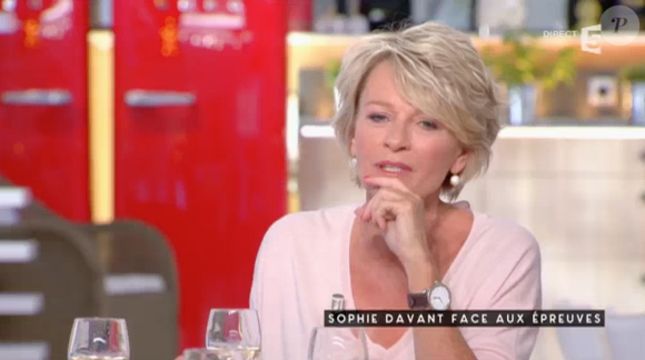 Sophie Davant dans l'émission "C à vous" sur France 5, le 2 mai 2017.