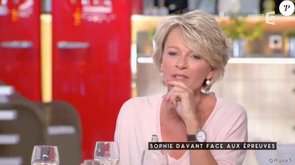 Sophie Davant dans l&#039;émission &quot;C à vous&quot; sur France 5, le 2 mai 2017.
