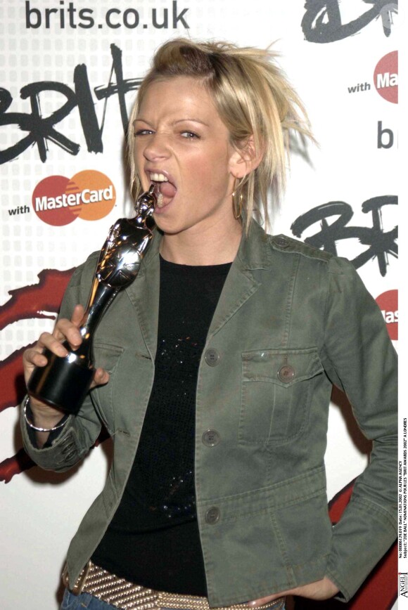 Zoe Ball en janvier 2002 aux nominations des Brit Awards.