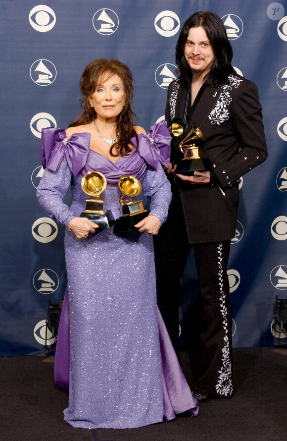 Loretta Lynn avec Jack White, récompensés en 2005 aux Grammy Awards.