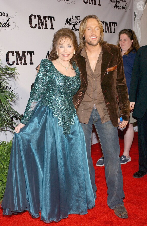 Loretta Lynn et Keith Urban aux CMT Music Awards en avril 2005.