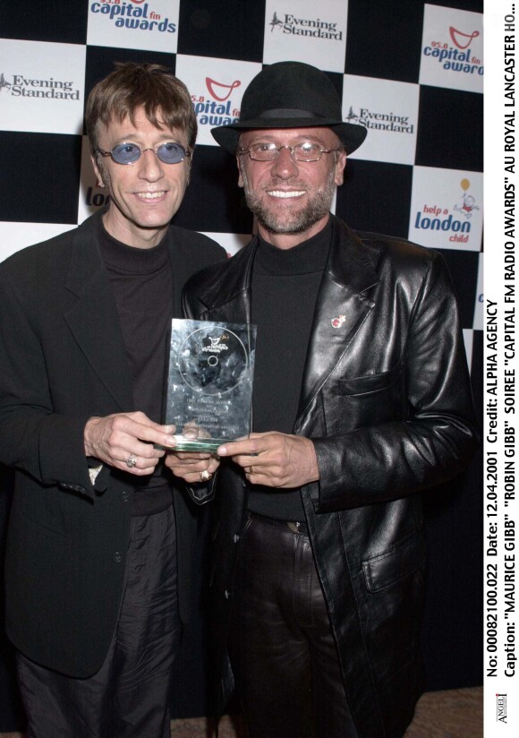 Maurice et Robin Gibb à Londres en avril 2001.