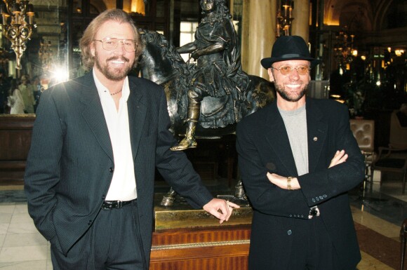 Les frères Barry et Maurice Gibb à Monaco en 1997.