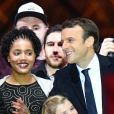 Emmanuel Macron et Emma (fille de L. Auzière) - Le président-élu, Emmanuel Macron, prononce son discours devant la pyramide au musée du Louvre à Paris, après sa victoire lors du deuxième tour de l'élection présidentielle le 7 mai 2017.