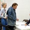 Exclusif - Johnny Hallyday, sa femme Laeticia au bureau de vote de Los Angeles pour les élections présidentielles françaises de 2017. Le 6 mai 2017 © Chris Delmas / Bestimage