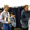 Exclusif - Johnny Hallyday, sa femme Laeticia et leur fille Jade au bureau de vote de Los Angeles pour les élections présidentielles françaises de 2017. Le 6 mai 2017 © Chris Delmas / Bestimage